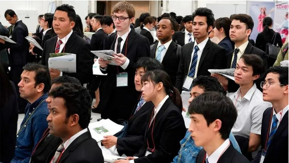 2022海外應(yīng)屆留學(xué)生就業(yè)競(jìng)爭(zhēng)力洞察報(bào)告出爐，海歸回國(guó)熱持續(xù)攀升！?